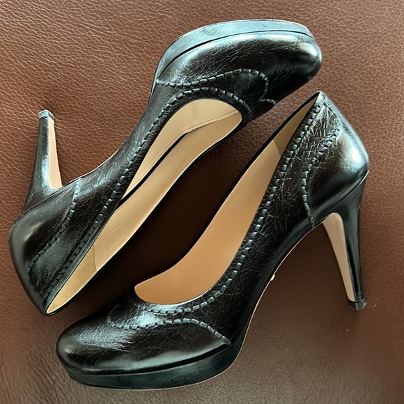 Prada please! - Picture 3 of 4